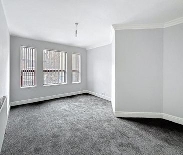 3 bedroom flat to rent - Photo 3