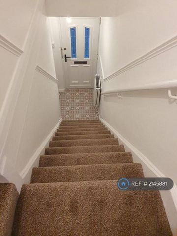 3 bedroom end of terrace house to rent - Photo 2