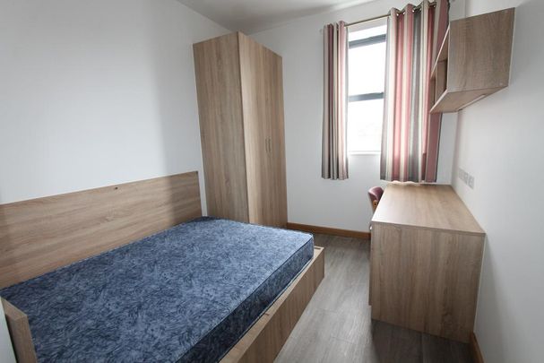 9 bedroom flat to rent - Photo 1