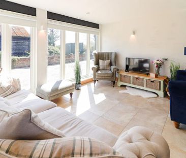 3 bedroom barn conversion to rent - Photo 1