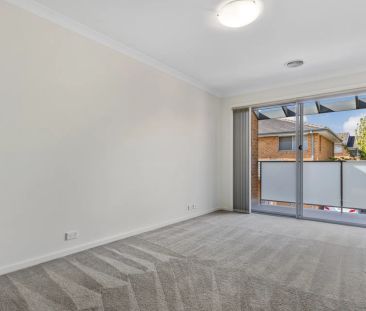 Spacious Three-Bedroom Townhouse With Multiple Living Areas - Photo 2