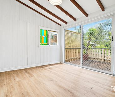 Charming 3-Bedroom Home with Studio in Hazelbrook - Photo 2