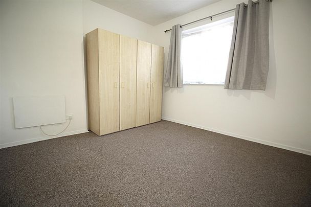 1 Bedroom Flat - Purpose Built To Let - Photo 1