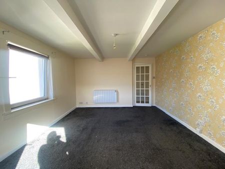 3 bedroom flat to rent - Photo 3