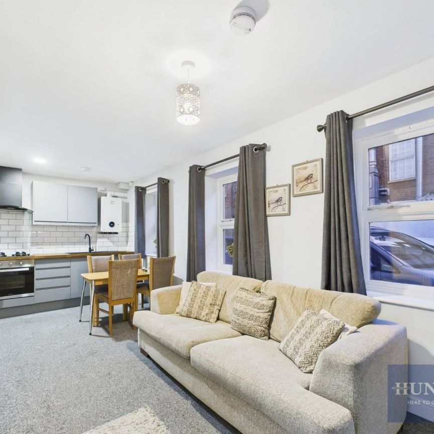 2 bedroom Flat To Let - Photo 1