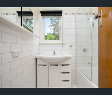 3 BEDROOM HOME WITH CHARACTER - Photo 4