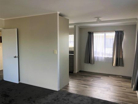 Unit 2, 45 Templeton Place, Clendon Park, Auckland - Photo 5