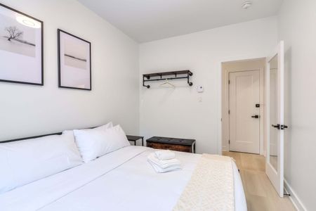 2080 av Lincoln, Modern 2-Bedroom Apartment in Prime Downtown Location - Photo 4
