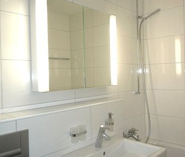 Grosse 4.5-ZW à 112 m2 im 2. OG mit Bergsicht - Foto 4