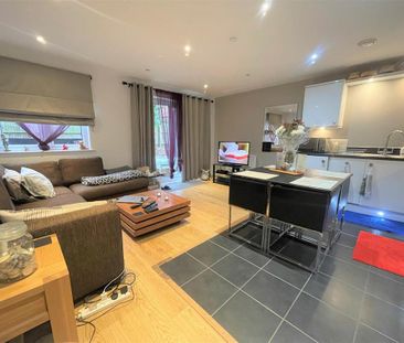 2 bedroom ground floor flat to rent - Photo 1