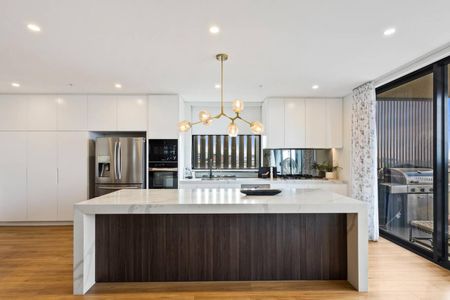 Luxurious "Onyx" Sub Penthouse - Photo 4