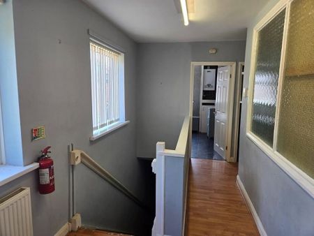 3 bedroom flat to rent - Photo 5