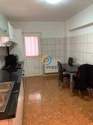 Apartament trei camere Ultracentral-Mioveni, vedere spre Casa de Cultura - Fotografie 4