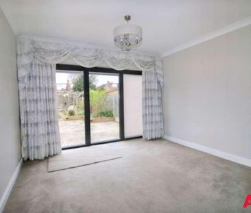 Tudor Gardens, Upminster, RM14 - Photo 4