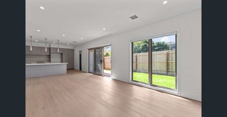 Bright & Spacious 3-Bedroom Home in a Quiet Mooroolbark Pocket - Photo 2