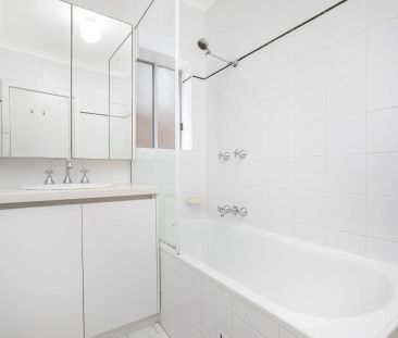 Charming One Bedroom Apartment in Prime Bellevue Hill Location - Photo 6