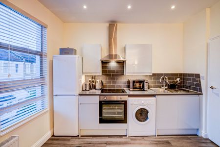 1 Bed Flat, Tradescant Road, SW8 - Photo 5