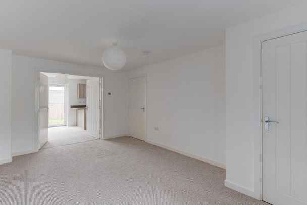 4 bedroom detached house to rent - Photo 1