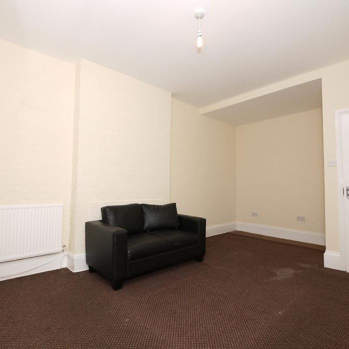 3 bedroom flat to rent - Photo 1