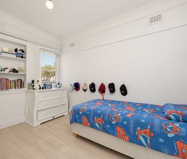Beautifully Renovated Three Bedroom Home In Prime Location - Photo 3