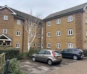 2 bedroom ground floor flat to rent - Photo 1