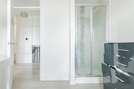 3 bedroom flat to rent - Photo 2