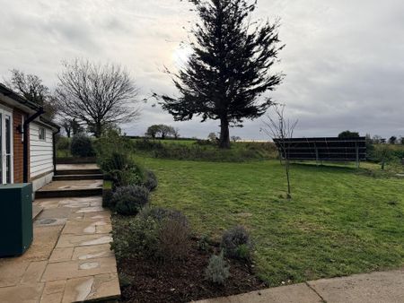 2 bedroom detached house to rent - Photo 5