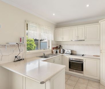 NEAT & TIDY TOWNHOUSE - Photo 6