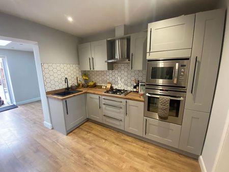 2 bedroom terraced house to rent - Photo 4