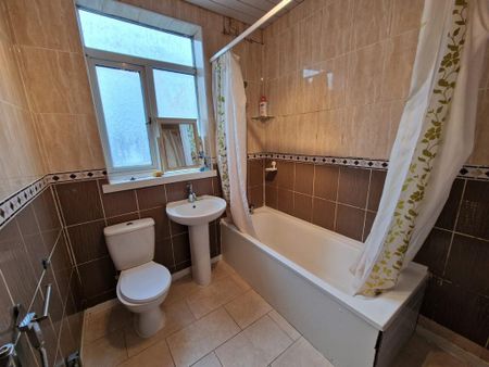 3 bedroom terraced house to rent - Photo 4