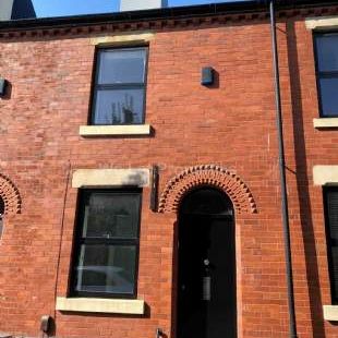 2 bedroom property to rent in Salford - Photo 1