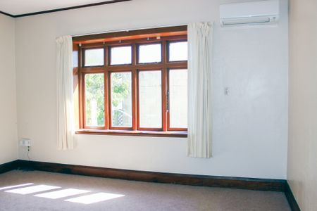 CHARMING 3 BEDROOM HOME - Photo 2