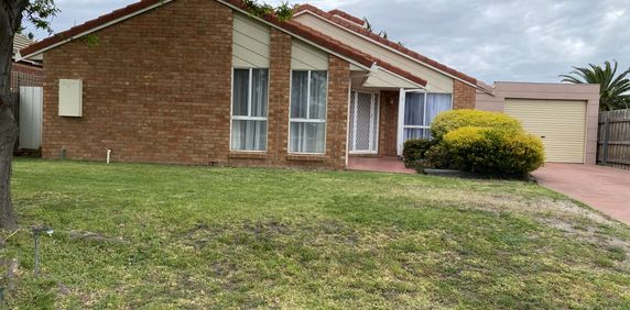 Spacious, Family Home in a Prime Hillside Location - Photo 2