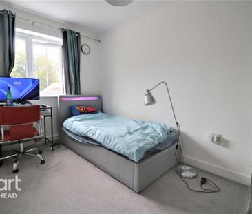 4 bedroom semi-detached house to rent - Photo 4