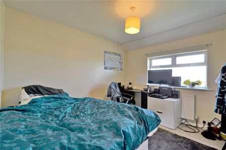 4 bedroom semi-detached house to rent - Photo 3