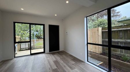 Easy Living in Māngere Bridge – The Gateway to Comfort and Convenience - Photo 3