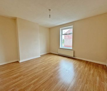 Walter Scott Street, Derker - Photo 4