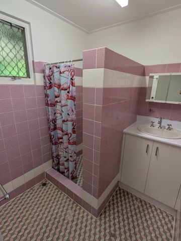 LOCATION!!! LOCATION!!!! - Photo 4