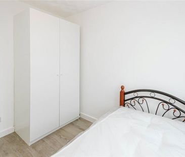 4 bedroom end of terrace house to rent - Photo 4