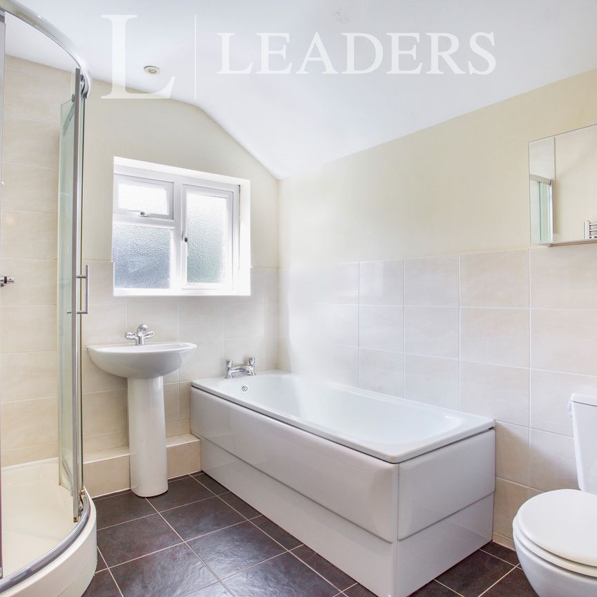 2 bedroom house to rent Connaught Road, Brookwood, Woking, GU24 - Photo 1