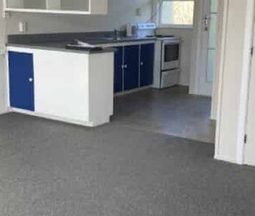 Tidy Two Bedroom - Close to the University - Photo 3