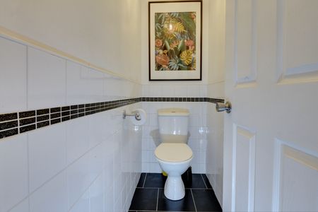 2 Bed Terraced House, Moorville Close, LS11 - Photo 5