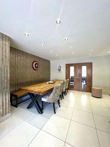 4 bedroom semi-detached house to rent - Photo 3