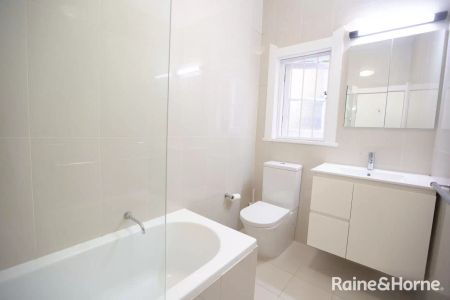 Apartment with 2 bedrooms & 1 bathroom - Photo 5