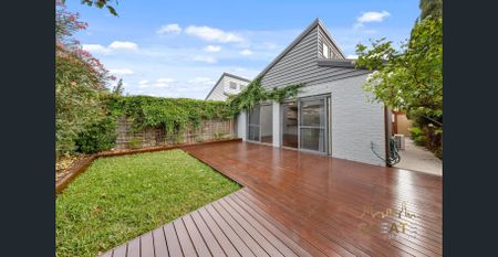 MODERN COMFORT & CHARACTER IN A PRIME NEWPORT LOCATION - Photo 4