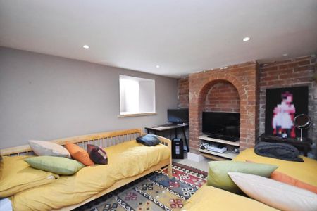 2 bedroom semi-detached house to rent - Photo 5