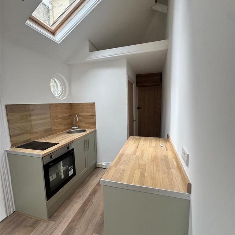 Studio to rent - Photo 1