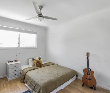 Contemporary Tri Level Townhouse in a Premium Locale - Photo 4