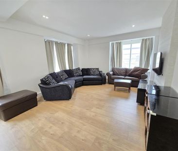 4 bedroom flat to rent - Photo 3