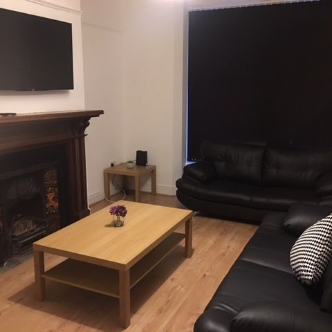 10 Bed Terraced House, Halkyn Avenue, L17 - Photo 1